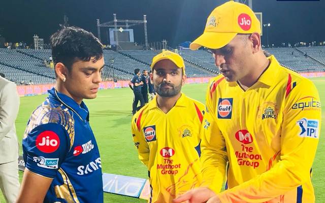 MS Dhoni giving some invaluable tips to Ishan Kishan