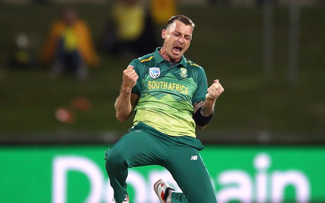 HOBART, AUSTRALIA - NOVEMBER 11: Dale Steyn of South Africa celebrates after taking the wicket of Alex Carey of Australia during game three of the One Day International series between Australia and South Africa at Blundstone Arena on November 11, 2018 in Hobart, Australia. (Photo by Ryan Pierse/Getty Images)
