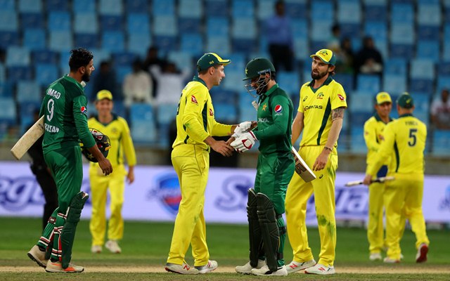 DUBAI, UNITED ARAB EMIRATES - MARCH 31: Players shake hands after the 5th One Day International match between Pakistan and Australia at Dubai International Stadium on March 31, 2019 in Dubai, United Arab Emirates. (Photo by Francois Nel/Getty Images)
