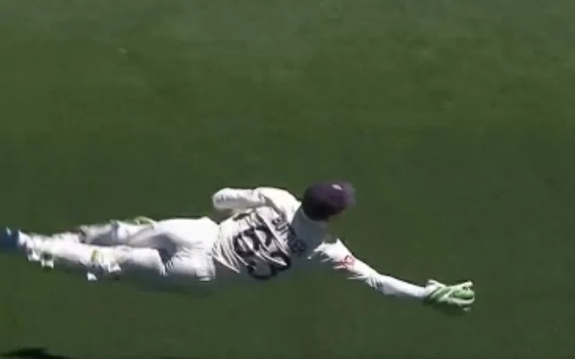Jos Butter takes a diving catch. (Photo Source: SonyLiv)