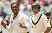 Shoaib Akhtar and Ricky Ponting. (Photo by Hamish Blair/Getty Images)