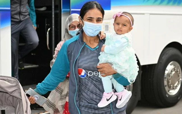 Bismah Maroof with her daughter (Photo Source: Twitter)