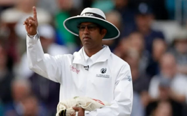 Sri Lankan umpire Kumar Dharmasena adjudges out. (Photo by Ryan Pierse/Getty Images)