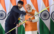 neeraj chopra showing javelin to India's PM Narendra Modi (source-twitter)