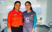 Kainat Imtiaz with mother Saleema (Image Source: Twitter)