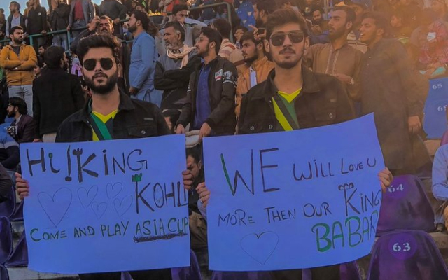 Fan Holding Playcard for Virat (Photo Source: Twitter)