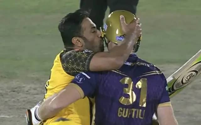 Wahab Riaz and Martin Guptill (Pic Source-Twitter)