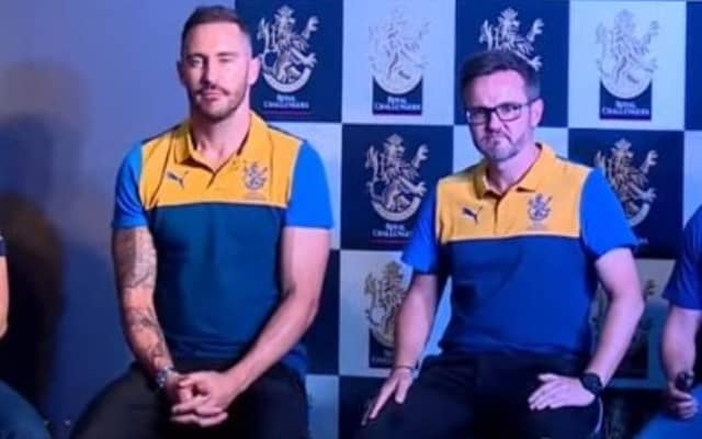 Faf Du Plessis and Mike Hesson (Pic Source-Twitter)