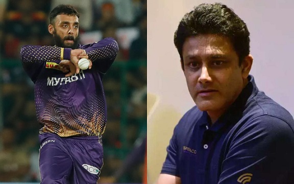 Varun Chakravarthy and Anil Kumble. (Image Source: BCCI-IPL/Twitter)