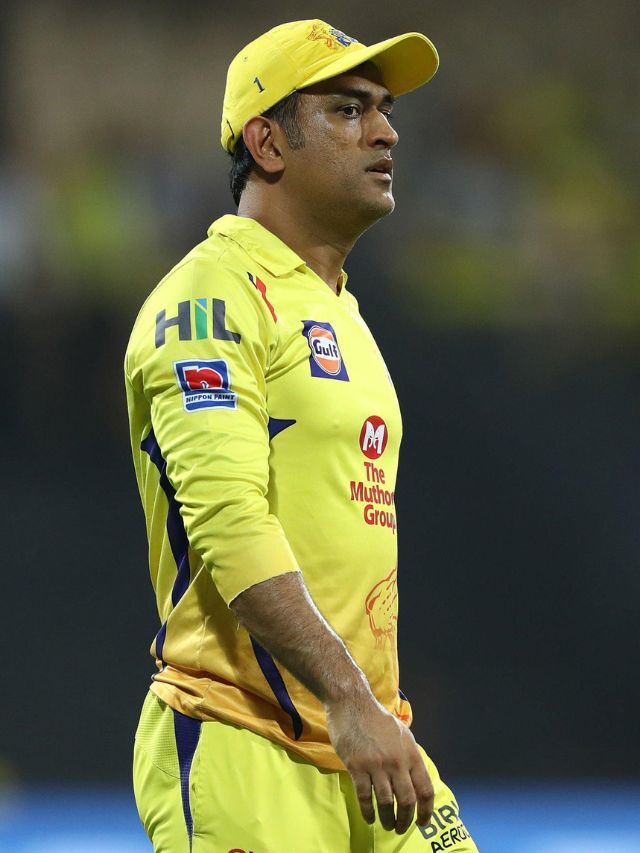 महेंद्र सिंह धोनी के करियर के 5 बड़े विवाद, जब उन्हें करना पड़ा था आलोचनाओं का सामना