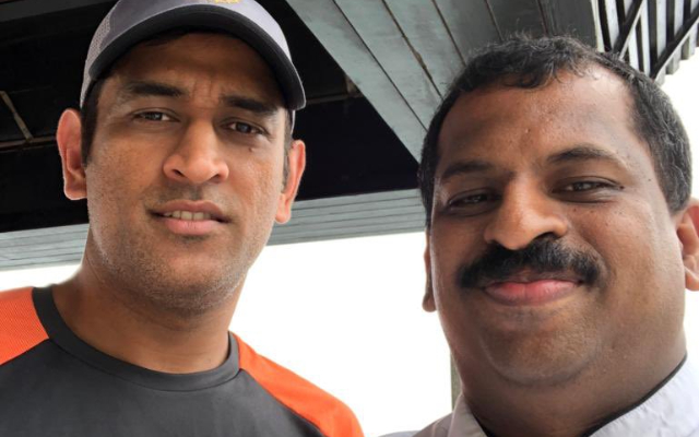 MS Dhoni and Chef Suresh Pillai. (Image Source: Twitter)