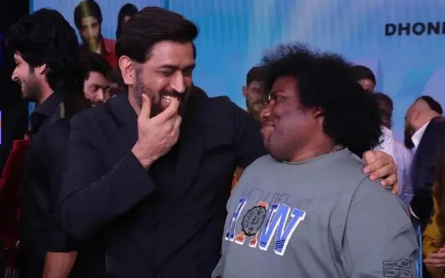 MS Dhoni Yogi Babu (Photo Source: Twitter)