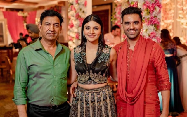 Deepak Chahar with his father and sister. (Image Source: Instagram)