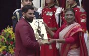 Mohammad Shami and Droupadi Murmu. (Image Source: X)
