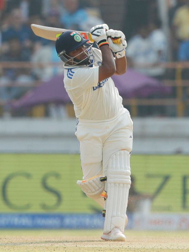 4 भारतीय खिलाड़ी जिन्होंने टेस्ट डेब्यू में जड़े सबसे तेज अर्धशतक