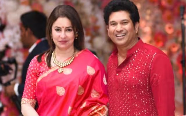 Sachin Tendulkar With his wife (Photo Source: X/ Twitter)