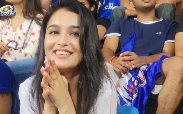 Mystery Girl (Photo source: X/Twitter)