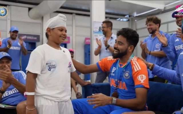Mohammed Siraj with fileding medal (Photo Source: Insta/BCCI)