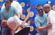 Vinod Kambli Touches Feet Of Sunil Gavaskar (Pic Source-X)