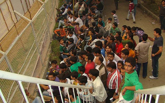 Ghaziabad crowd watches the UP-Delhi Ranji Trophy match (Source EspnCricinfo)