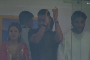 MS Dhoni stops Sakshi (Image credit Twitter - X)