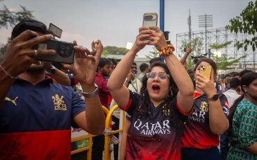 IPL 2026: smartphone stolen incident (image via X)