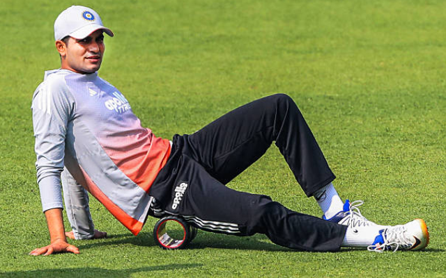 Shubman Gill Ruled Out of Day 1 of Sri Lanka Warm-Up Match Due to Finger Injury (image via getty)