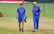 Kris Srikkanth Urges Michael Hussey to Reject England Offer and Stay at CSK (image via getty)